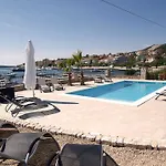 Papalina 2 *