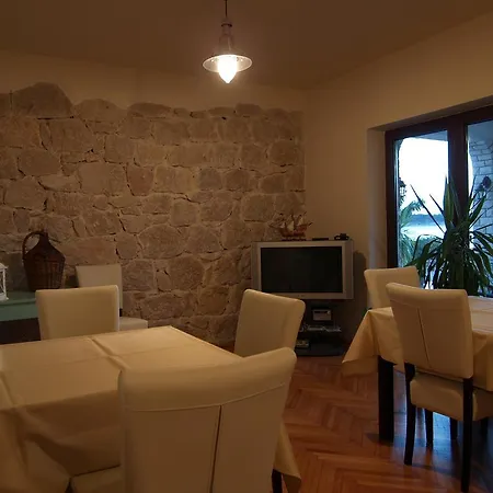 Papalina 2 Apartment