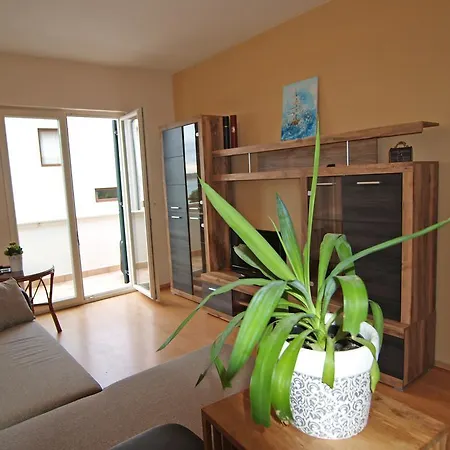 Papalina 2 Apartment Rab Town