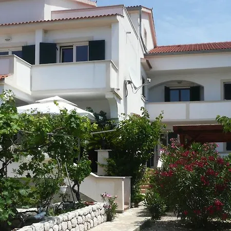 Apartment Papalina 2 *