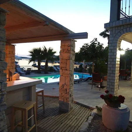 Papalina 2 Rab Town