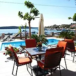 Papalina 2 *