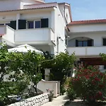 Apartment Papalina 2 *