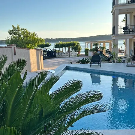 アパート Papalina 2