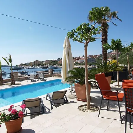 Papalina 2 *