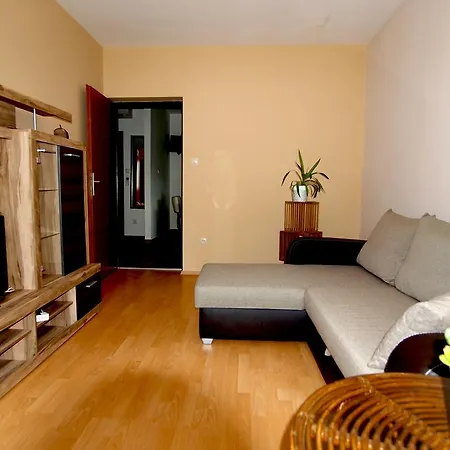 Papalina 2 アパート