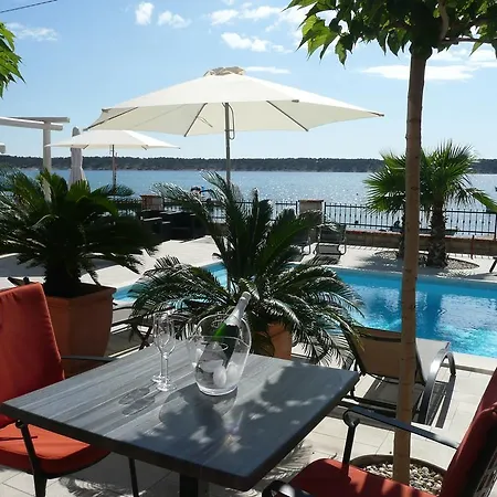 Papalina 2